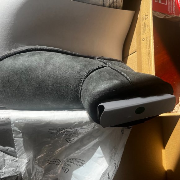 NEW - Ugg Women's Classic II Mini Winter Boots - Picture 4 of 7